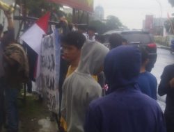 Aksi Damai Gerakan Mahasiswa Pemuda Peduli Sumatera Utara(GMP SUMUT) di depan Kantor KPU Sumut