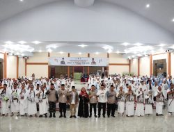 Kakanwil Kemenhaj Sumut Lepas Kloter Terakhir Embarkasi Medan, Ingatkan Jemaah Jaga Kekompakan, Disiplin dan Patuhi Aturan di Tanah Suci