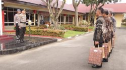 Polres Binjai Lepas Personil Yang Purnabakti Dengan Tradisi KepolisianrBINJAI /- Kepolisian Resor Binjai, Polda Sumatera Utara laksanakan upacara pelepasan terhadap personil yang memasuki masa Purnabakti, di lapangan apel polres Binjai, jalan Sultan Hasanuddin No.1 Binjai, Rabu, (13/05/26) pukul 08.30 wib.