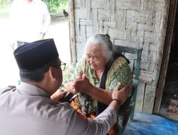 Kapolres Langkat Tunjukkan Kepedulian terhadap Lansia di Secanggang, Humanisme Polri Hadir di Tengah Masyarakat