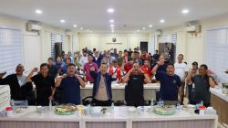 Kapolrestabes Medan Nobar Kick Off Piala Dunia 2026 Bersama Personel dan Masyarakat