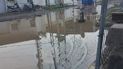 FASILITAS STASIUN PEMBANTU KERETA API BANDAR KLIPAH TERGENANG AIR, GANGGU KENYAMANAN PENUMPANG