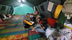 Polres Karo Berbagi Keceriaan, Anak-Anak Pengungsi Sinabung Dapat Bantuan Snack