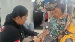 Polda Sumut Beri Layanan Kesehatan bagi Penumpang Terdampak Pembatalan Penerbangan di Kualanamu