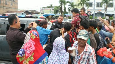 Jumat Berkah, Bid Humas Polda Sumut Berbagi Kasih dengan Sopir, Pengemudi Becak Motor dan Ojol