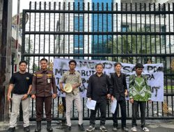AKSI MAHASISWA KE KANTOR TIRTANADI SEKAITAN DENGAN MASALAH LLTT DAN PENGOLAHAN LIMBAH SERTA PELAYANAN PUBLIK .