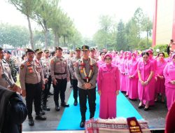 Resmi Pimpin Polda Sumut, Irjen Pol Sonny Irawan Disambut Ulos dan Tarian Tradisional